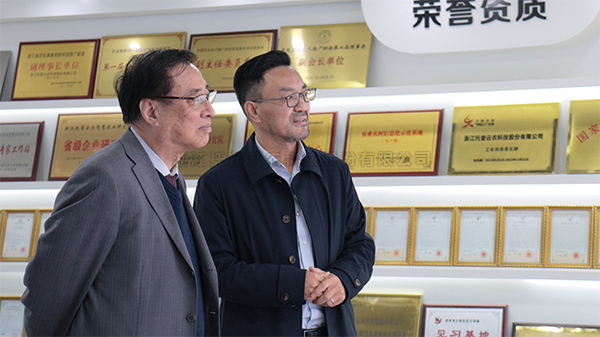 中国农业科学院原院长、中国农业国际合作推进会名望会长翟虎渠莅临lewin乐玩官网调查领导