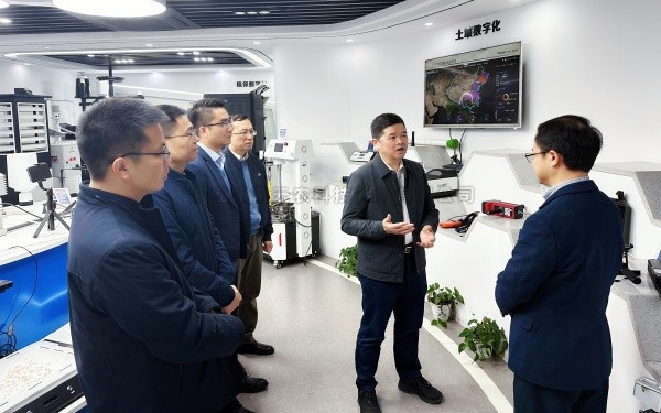 广西村落投资集团有限公司党委书记、董事长廖应灿一行莅临lewin乐玩官网调研参观